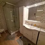 Les Glycines Bed & Breakfast