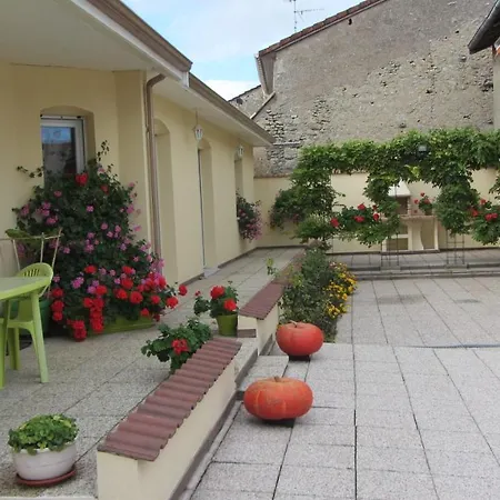 Les Glycines Bed and breakfast