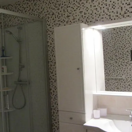 Les Glycines Bed & Breakfast 3*