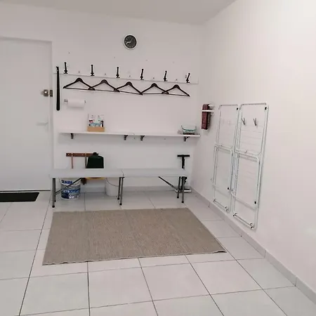 Les Glycines Bed & Breakfast