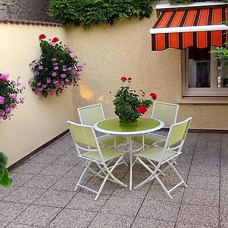 Les Glycines Bed and Breakfast 3*
