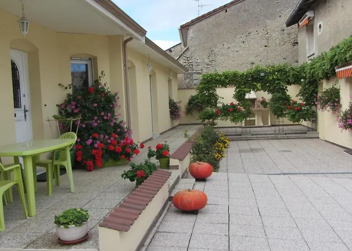 Les Glycines Bed & Breakfast