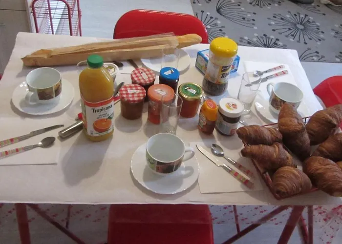 Les Glycines Bed & Breakfast 3*