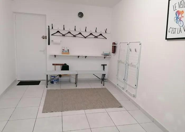 Les Glycines Bed & Breakfast